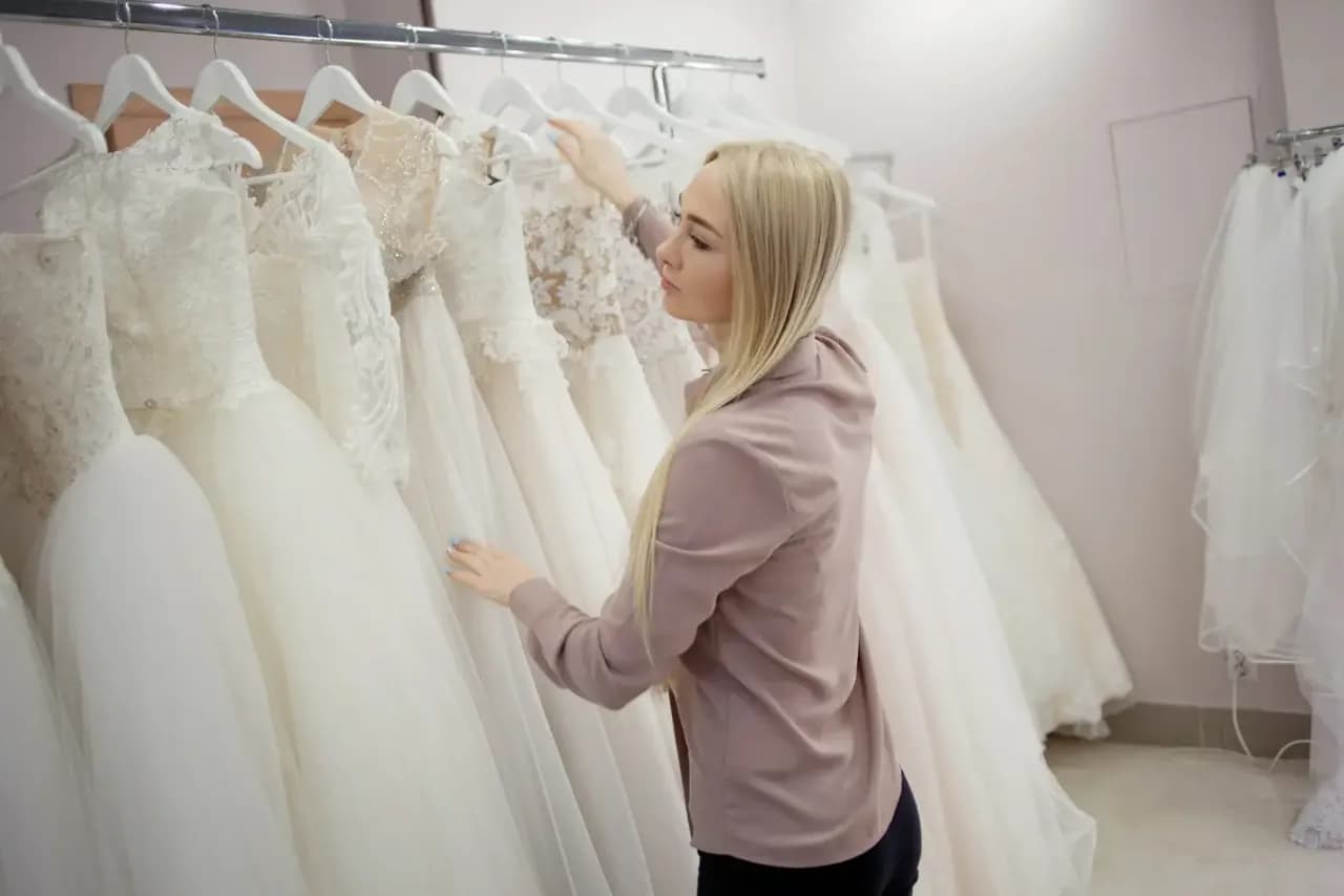 Ile wcześniej szukać sukni ślubnej, aby uniknąć stresu przed weselem?