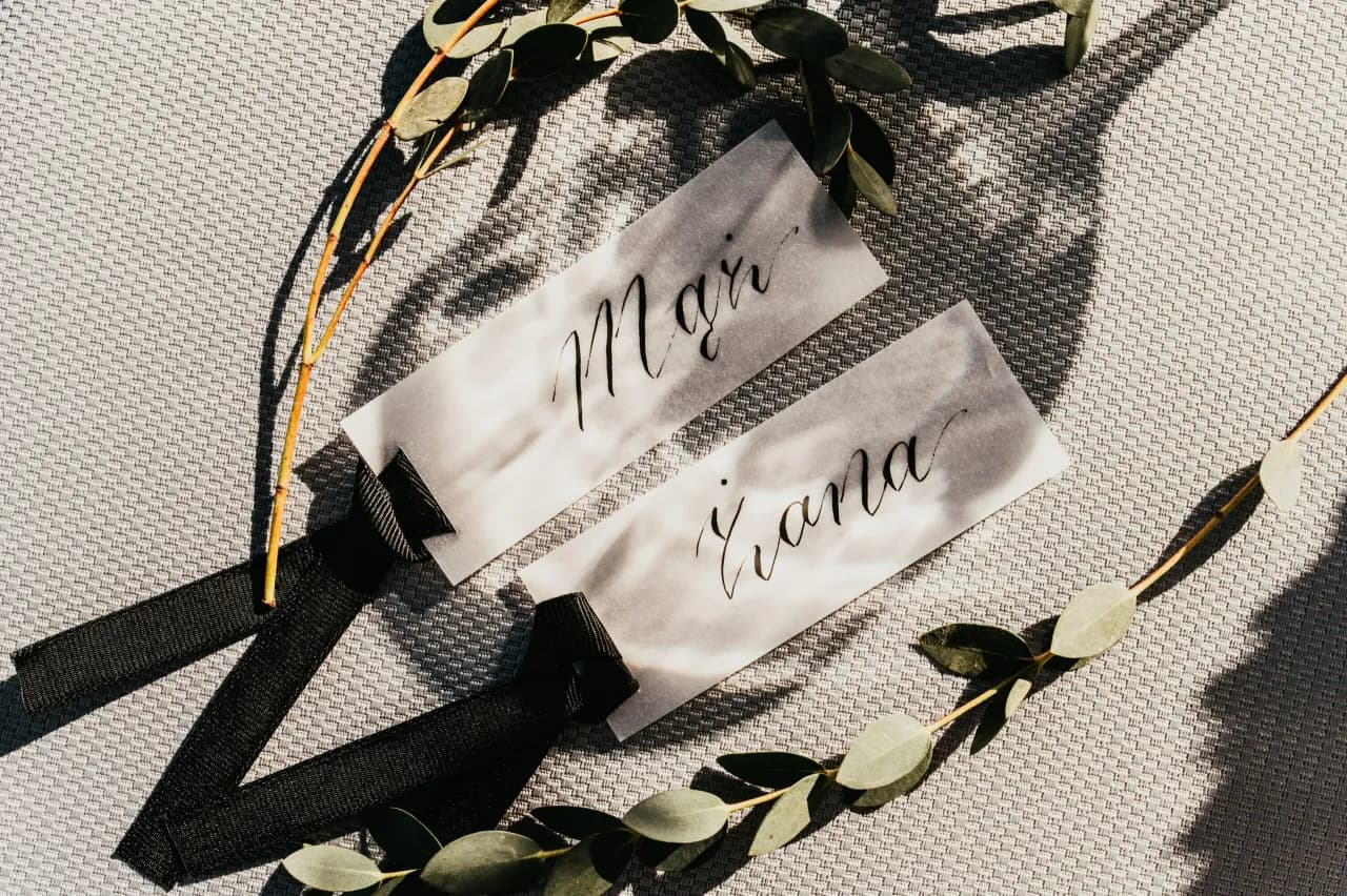 Jak usadzić gości na weselu, aby uniknąć konfliktów i zapewnić radość