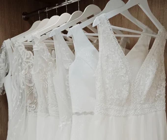 Jak przechowywać suknię ślubną, aby uniknąć jej zniszczenia?