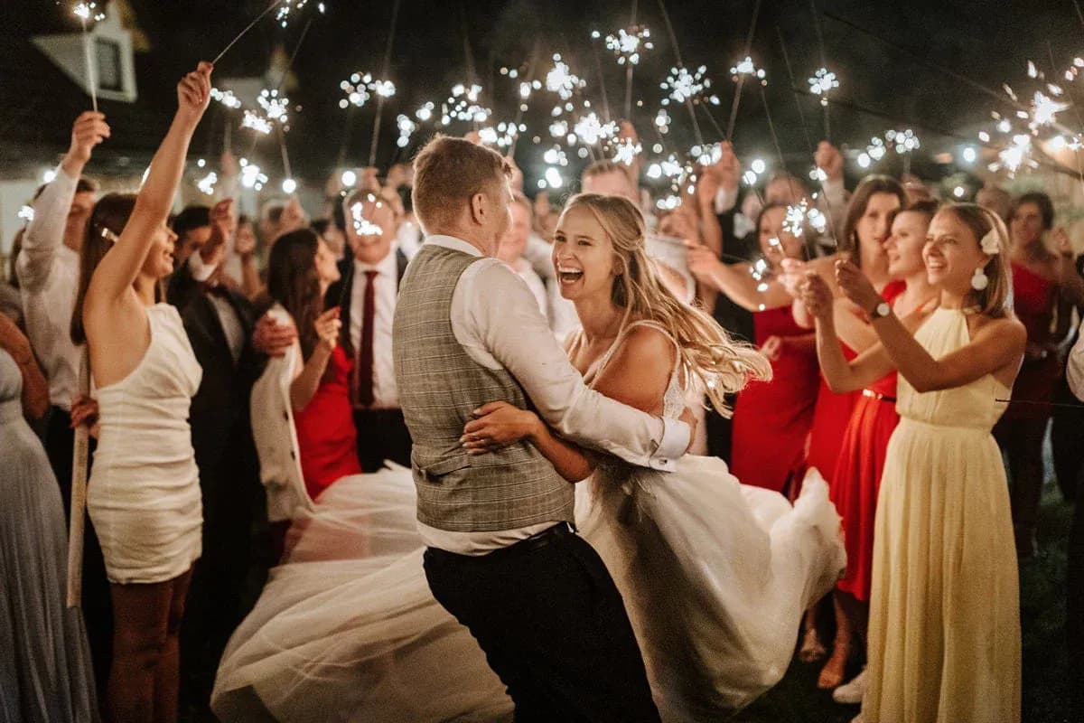 Ile zimnych ogni na wesele: ile sztuk potrzebujesz na swój dzień?